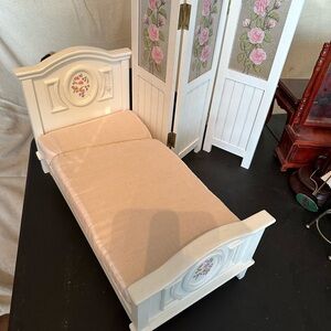 Dollhouse Bed and Two Privacy Screens